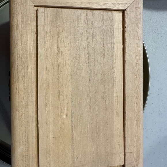 Wooden box of old vintage items - Picture 6 of 11